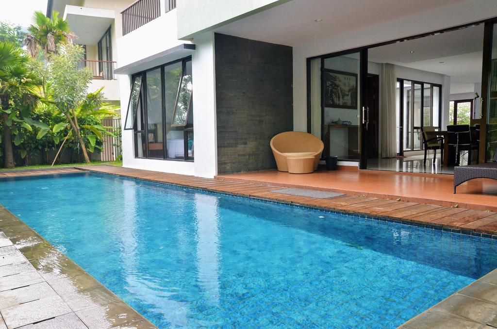 Desain Kolam Renang Minimalis Belakang Rumah