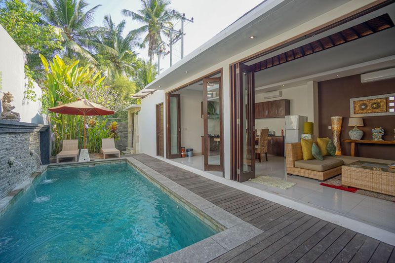 Desain Kolam Renang Minimalis Belakang Rumah